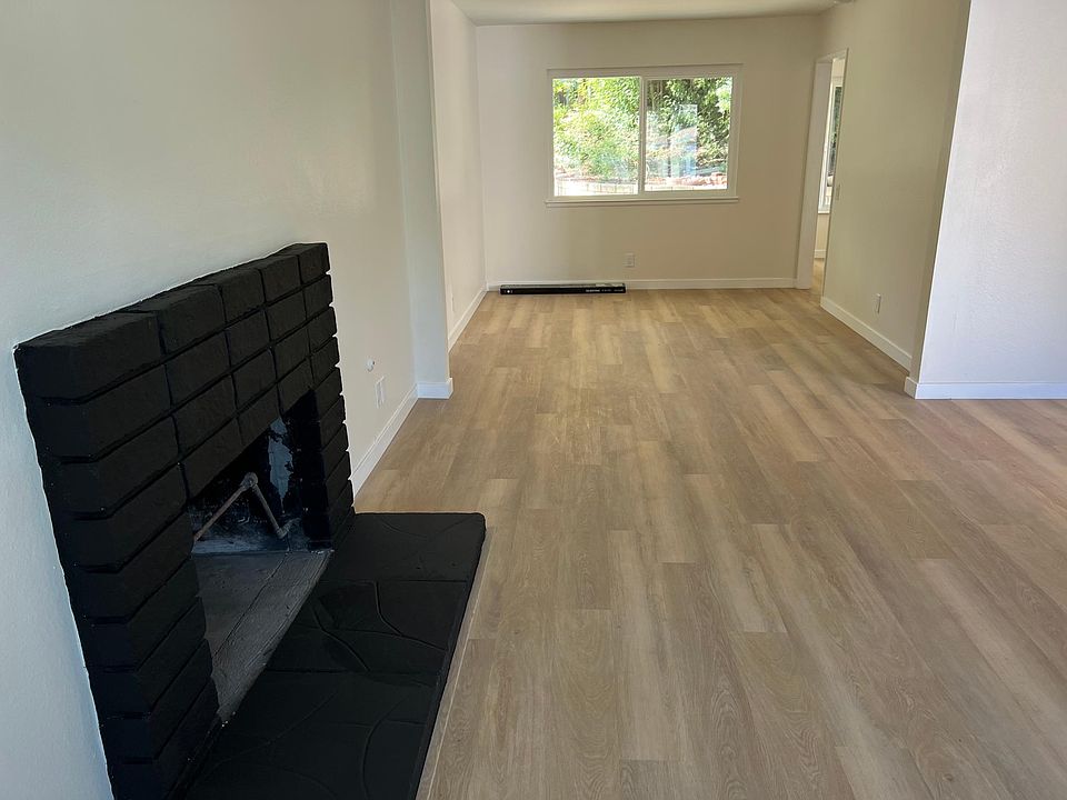 Living room with Fireplace