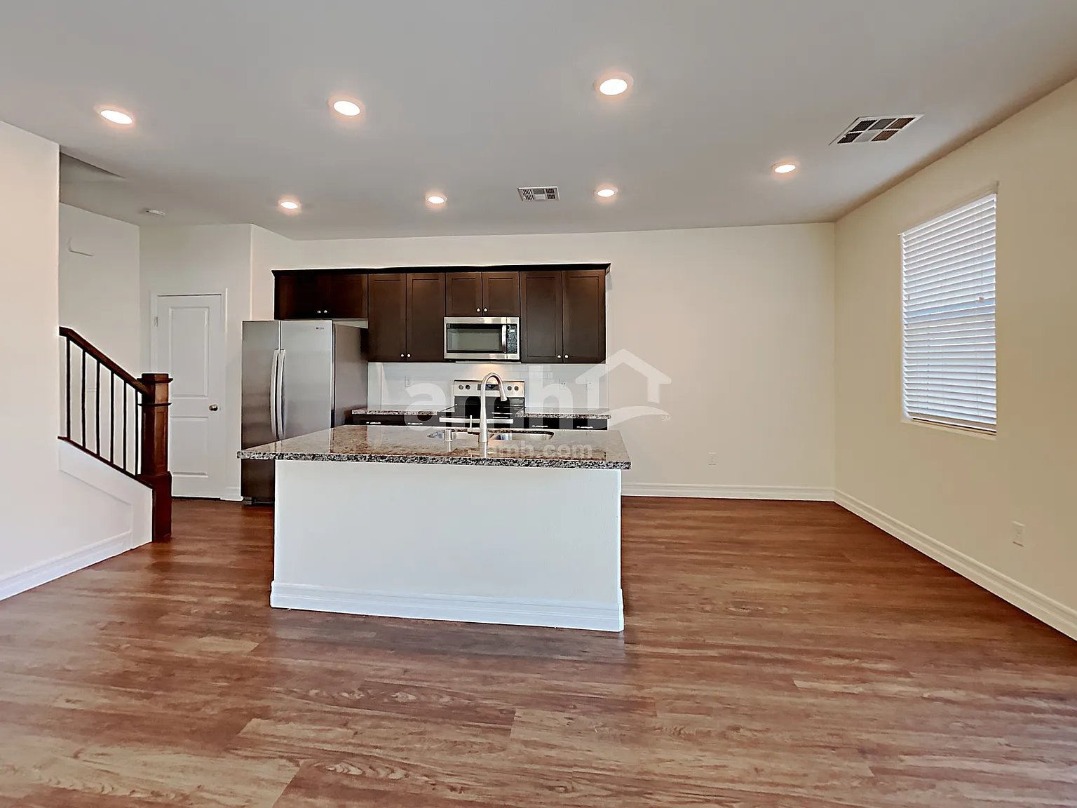 4 bed, 3.0 bath, 2213 sqft, $2,585 — Photo 3
