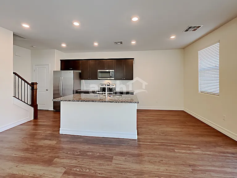 5884 Petronius St — Photo 3