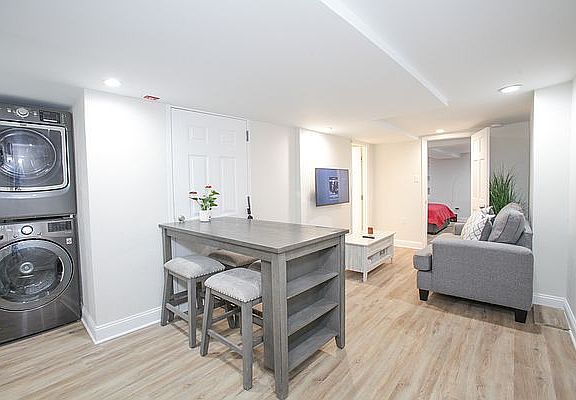 3rd image of 6 Saint Francis Pl APT 1