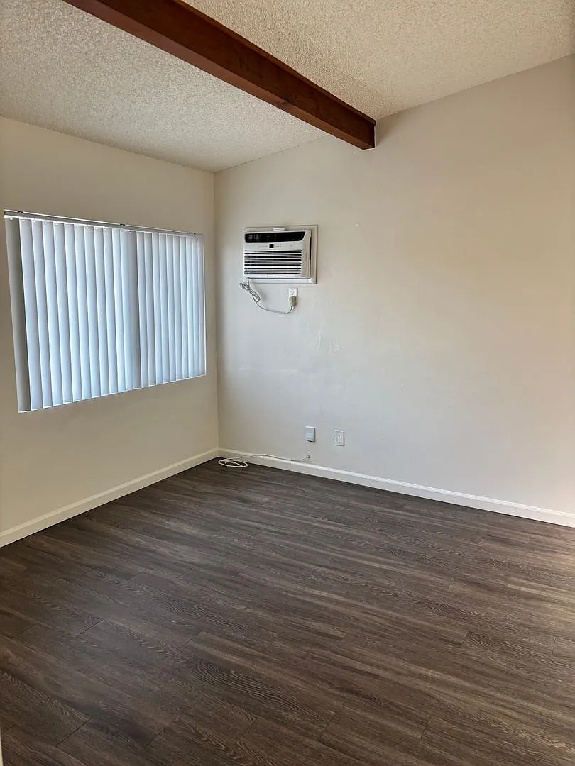 La Jolla Mesa Drive 1 Bed/1 Bath — Photo 4