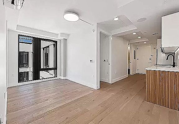 3rd image of 60 W 125th St #700