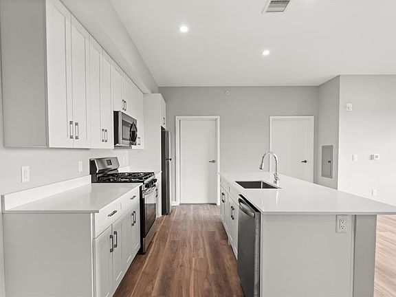 4th image of 475 Communipaw Ave #504