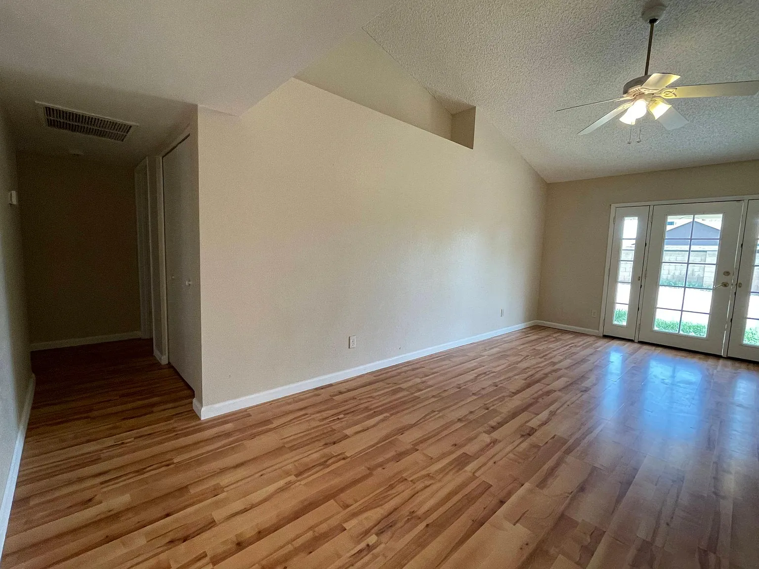 4 bed, 1446 sqft, $2,200 — Photo 3