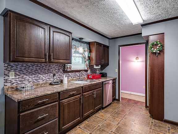 3rd image of 2773 New London Dr