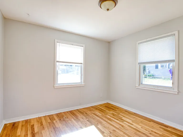 124 Mayflower St — Photo 15
