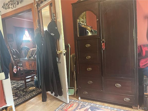 5th image of 338 Vine St
