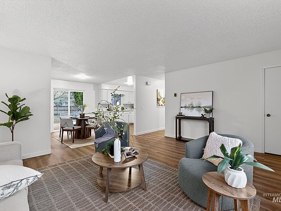 4th image of 753 17th Ave E