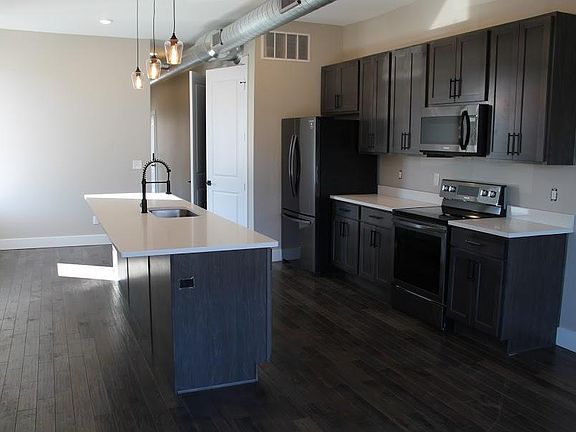 2nd image of 715 Greenup St Floor 2