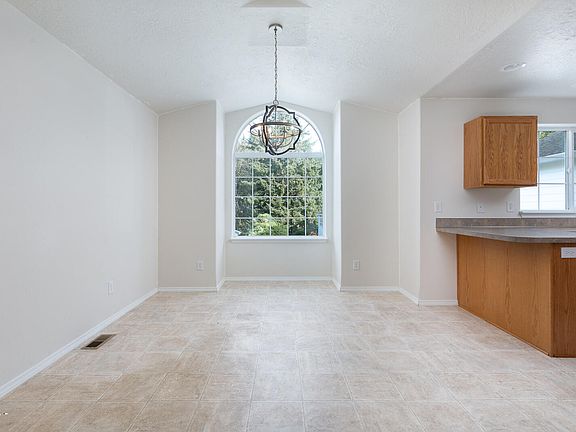 4th image of 2492 NE 57th Ct