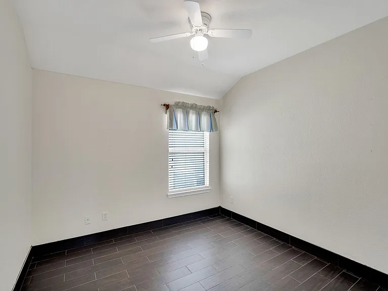 6516 Fairglen Dr — Photo 23