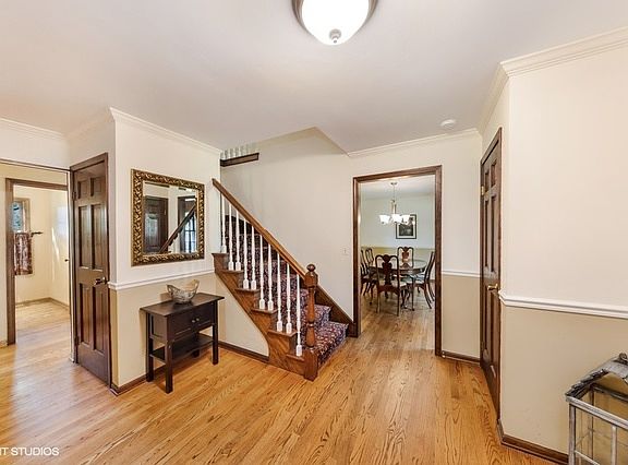 4th image of 1135 W Chatham Dr