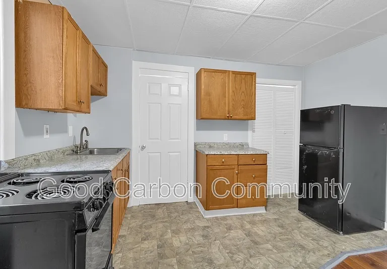 131 Allen St #12 — Photo 2