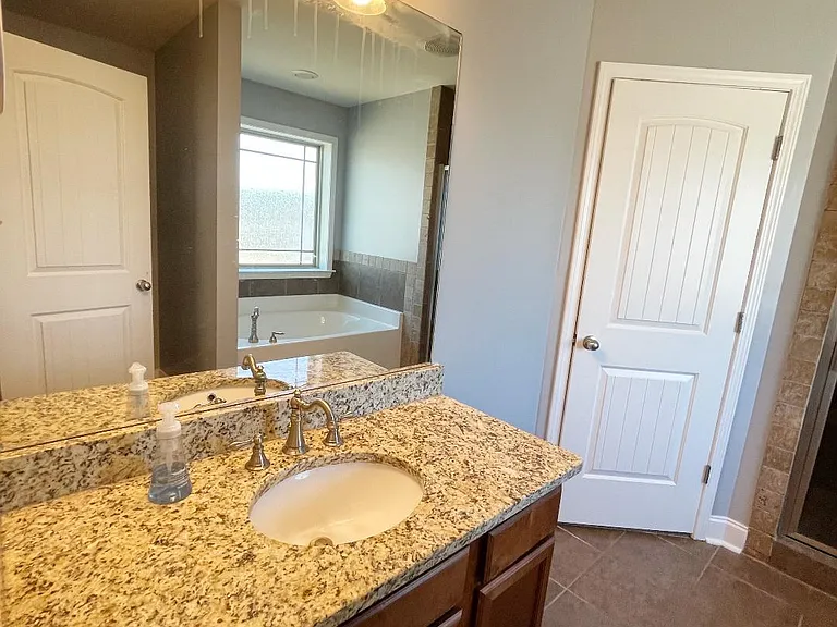 833 Cotswold Way — Photo 11