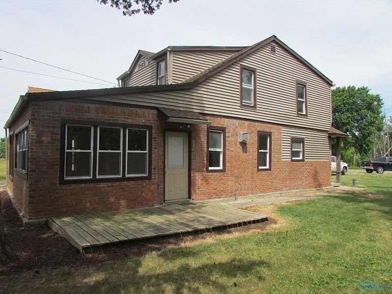 1st image of 17165 W Ash St