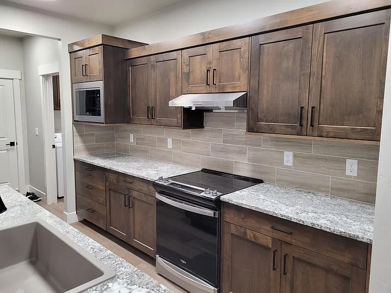 546 W Broadway Ave — Photo 5