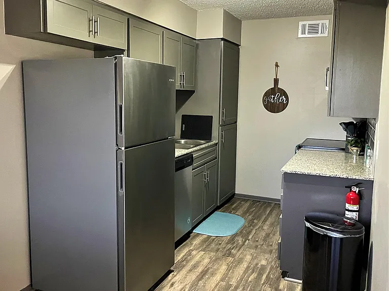 302 Allen St #13 — Photo 9