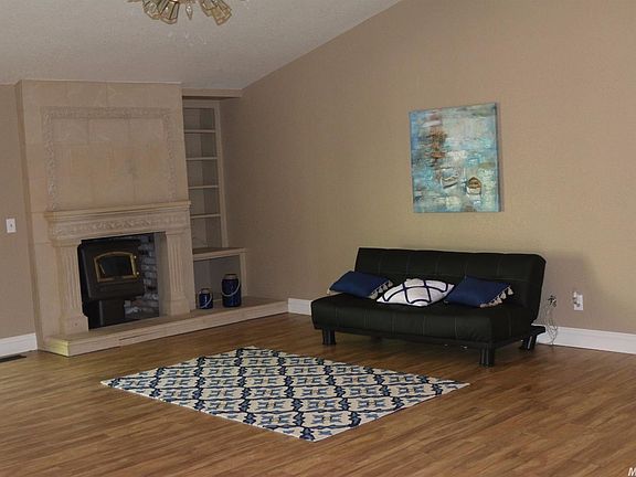 4th image of 12490 Erin Dr