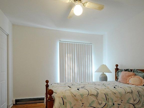5th image of 7921 Woodridge Dr #211