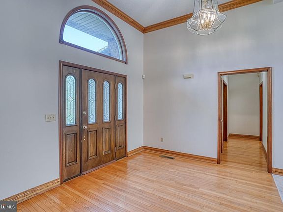 3rd image of 805 Quail Run