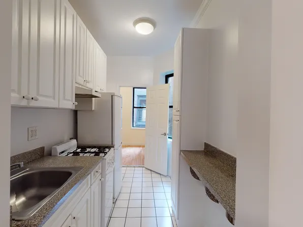 711 Second Avenue image 4 of 7