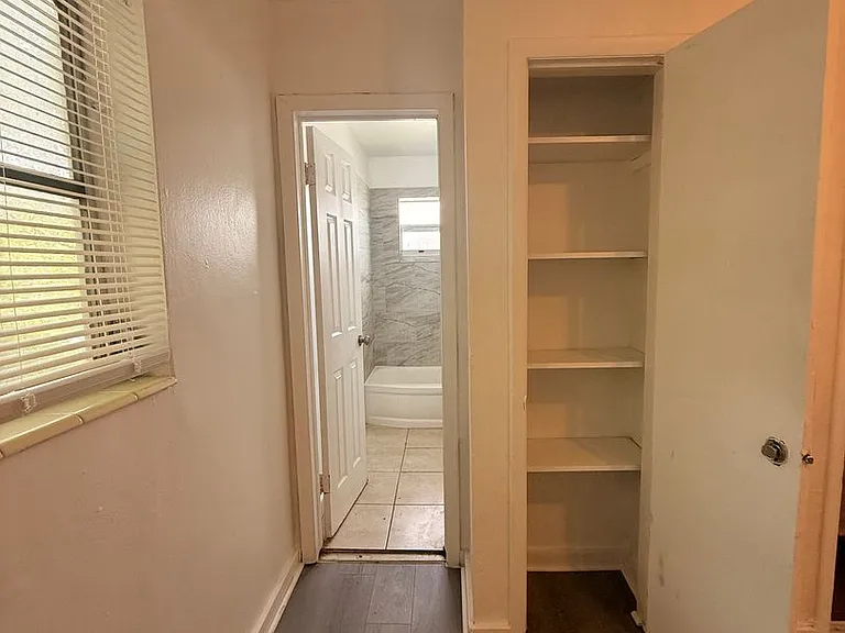 17031 NE 21st Ave — Photo 4