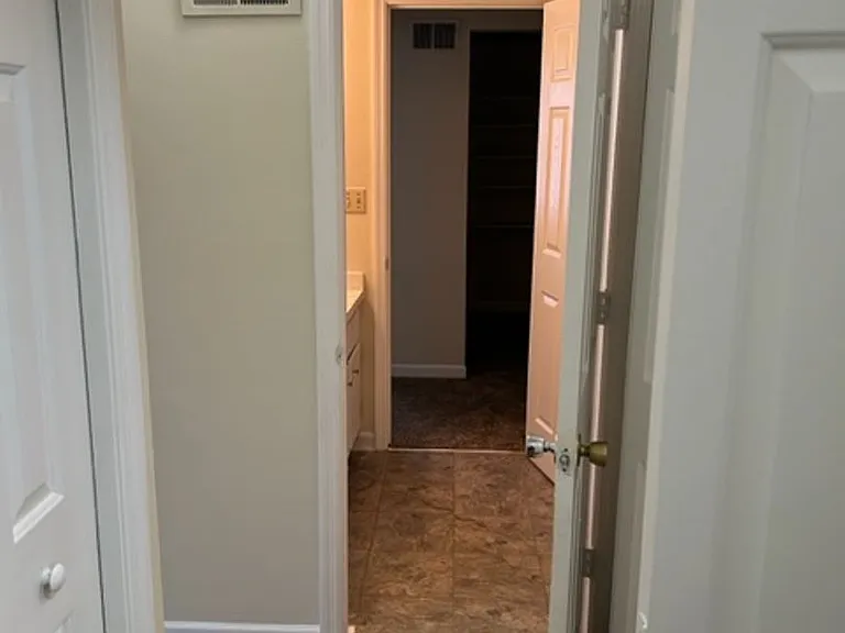 481 Woodview Dr — Photo 12