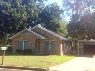 607 W 10th St, Mount Pleasant, TX 75455