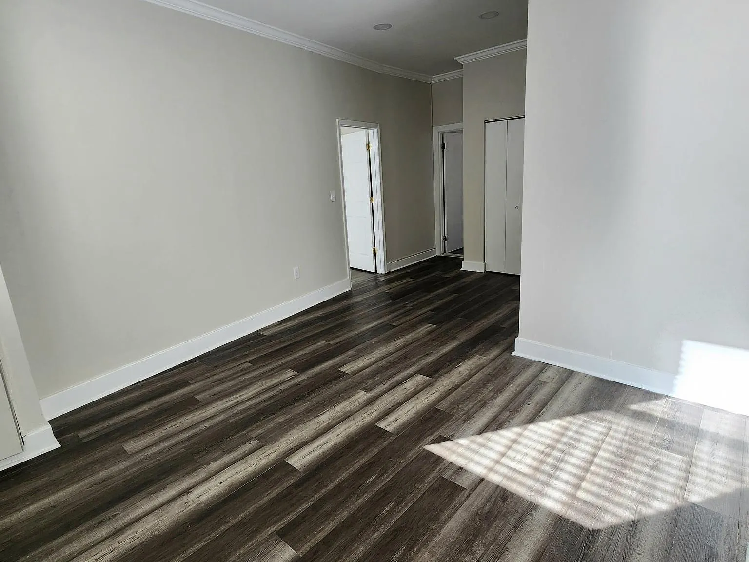 1 E Chase St — Photo 2