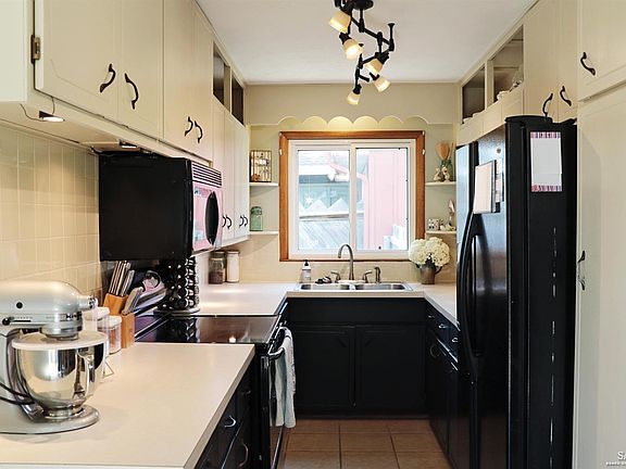 5th image of 2154 Roach St