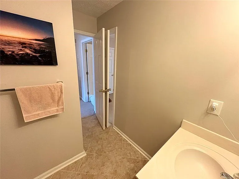 3082 Kentmere Dr — Photo 18