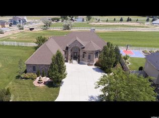 2170 N Heritage Dr, Farr West, UT 84404