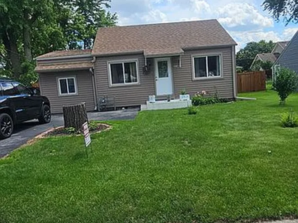 2217 Sweetbriar St, Crest Hill, IL 60403