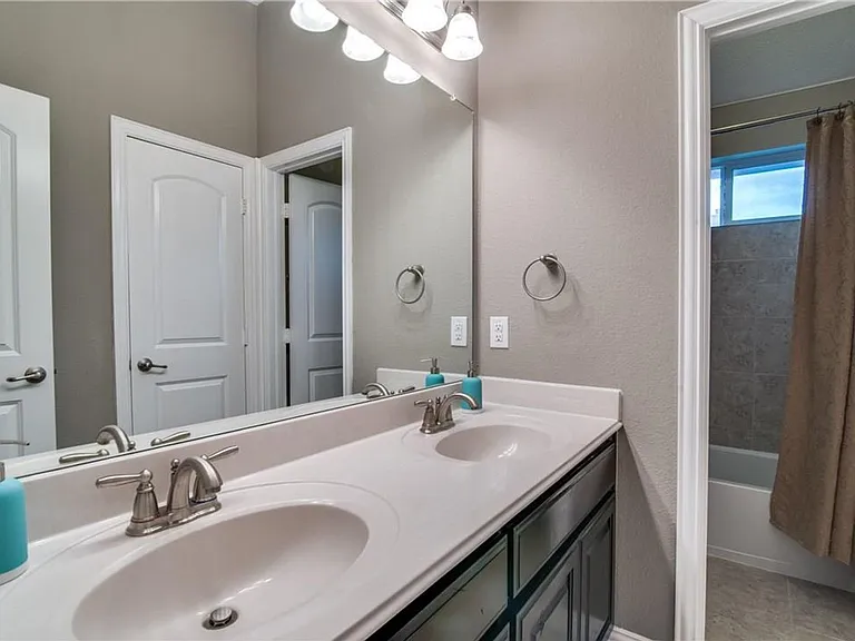 1506 N Greenville Ave — Photo 29