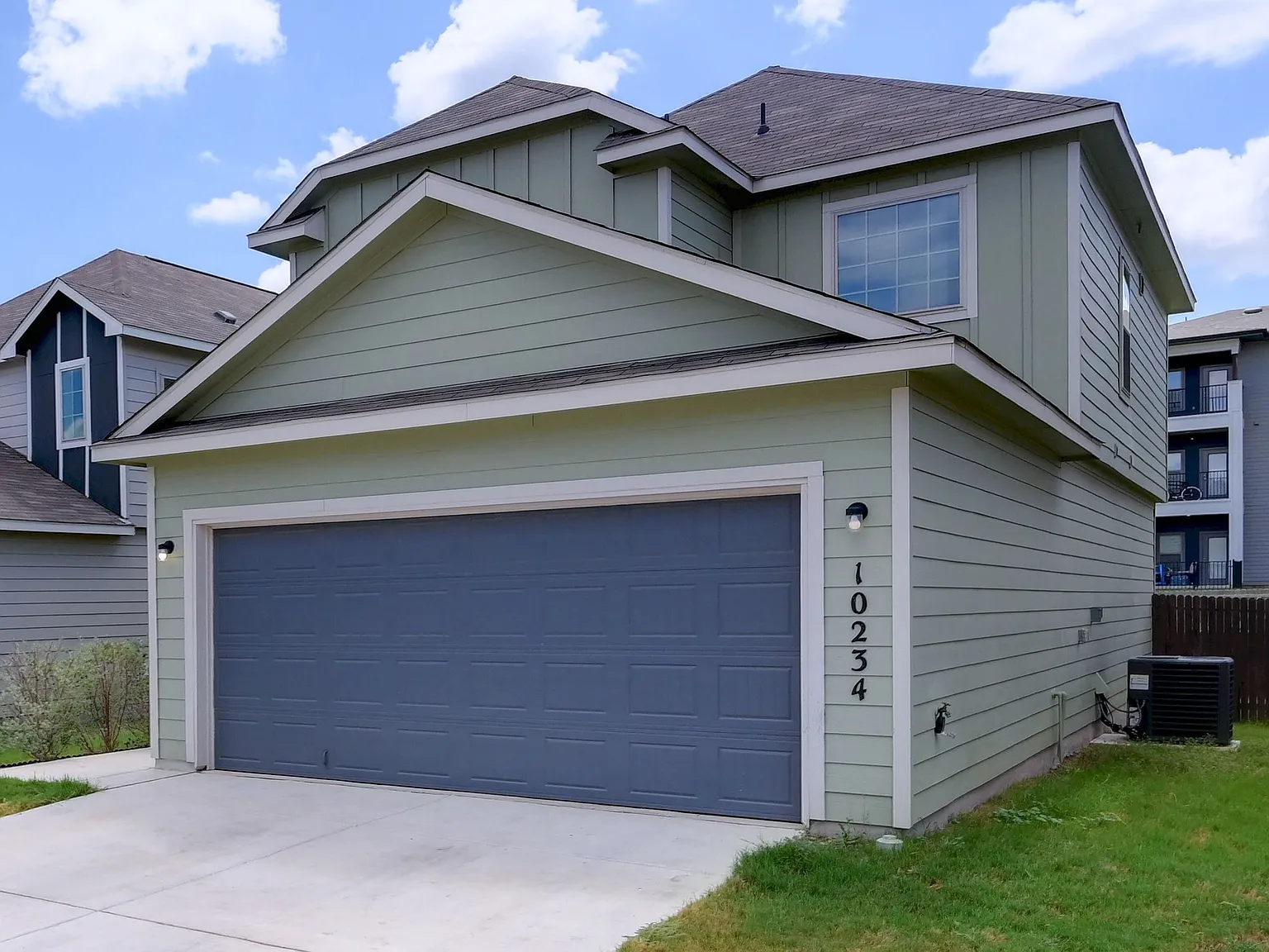 Beautiful 4-bedroom, 2.5-bath home — Photo 3