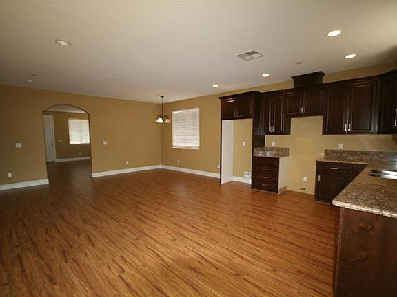 3rd image of 1620 Oak Park Dr