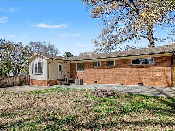 4th image of 219 Rockspring Rd