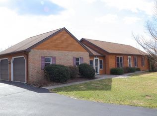 5031 Hill Rd, Mohnton, PA 19540