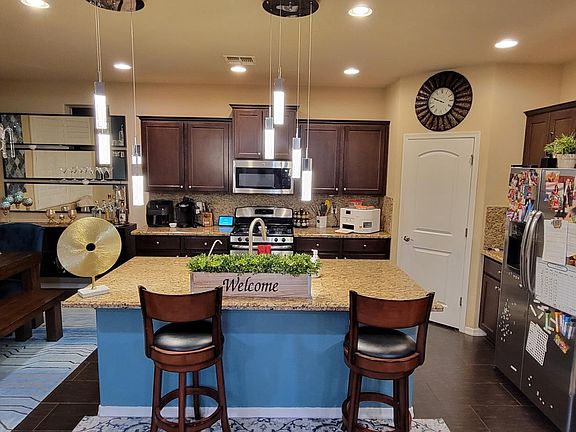 5th image of 242 E Jade Dr