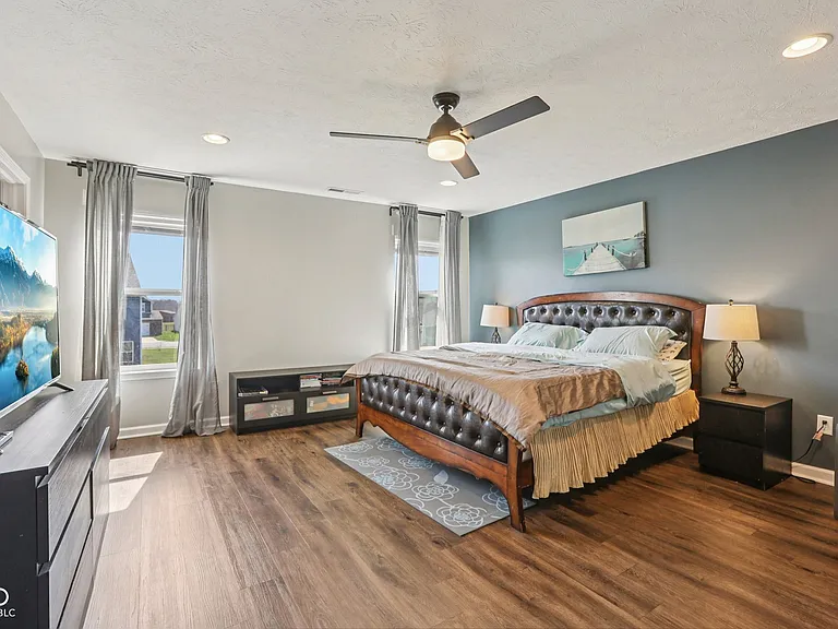 6673 Laurelwood Dr — Photo 33