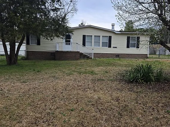 88 Buckhorn Lake Rd, Spring Lake, NC 28390