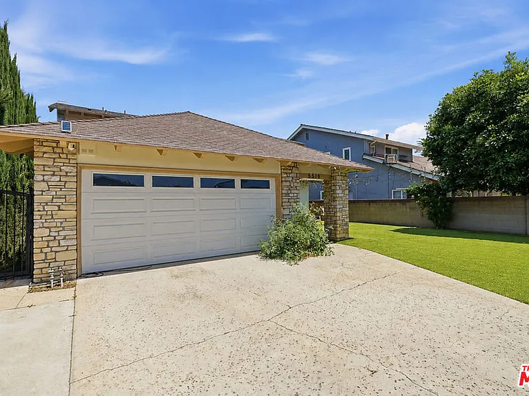 5516 Bluebell Ave — Photo 3