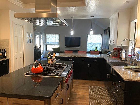 4th image of 1075 Eastin Dr
