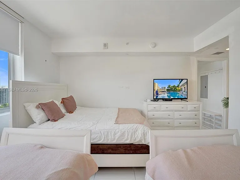 2600 E Hallandale Beach Blvd #T1902 — Photo 33