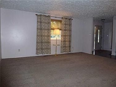 5th image of 224 Wheatfield Dr