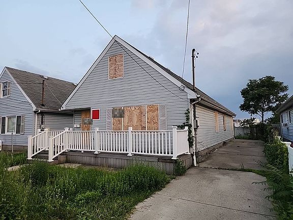 3rd image of 11 Bayview Ave