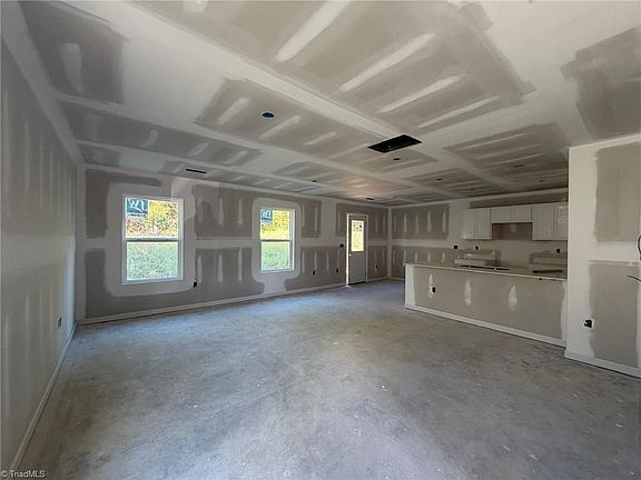 3rd image of 332 Poppy Ct