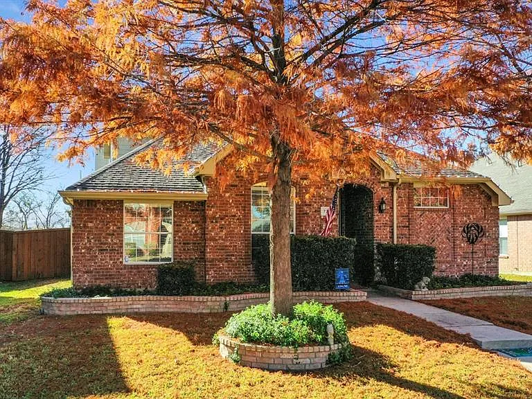 7211 Waterlily Ln — Photo 3