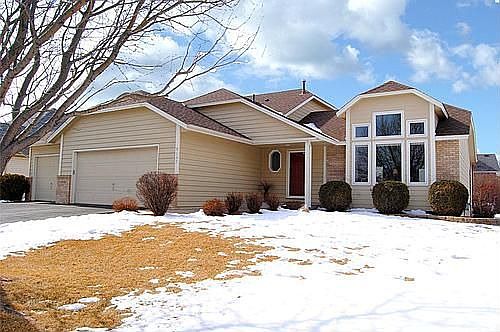 1st image of 9137 Victoria Ct N