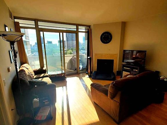 3rd image of 1515 S Prairie Ave Unit 719